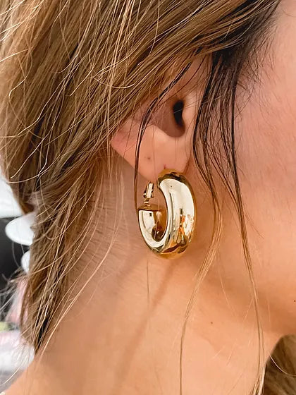 Chunky Gold Hoops 💧