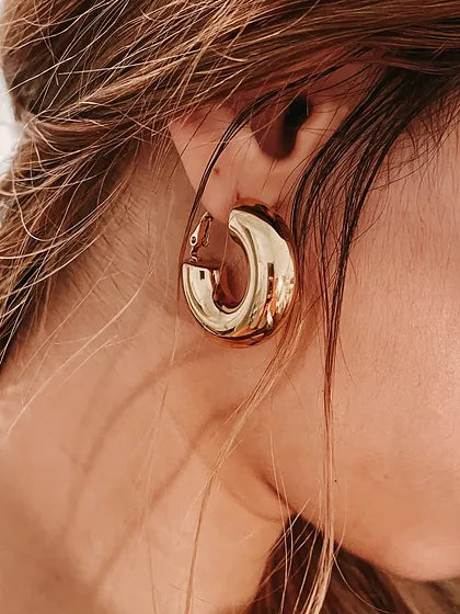 Chunky Gold Hoops 💧